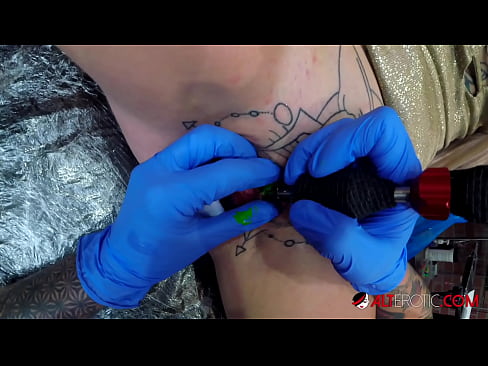 ❤️ Ekstremt tatoveret hottie Sully Savage fik en tatovering på sin klitoris Porn video at da.killvs.top ☑