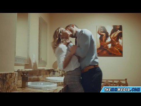 ❤️ Når en barmfagre blondine forfører dig på et offentligt toilet Porn video at da.killvs.top ☑